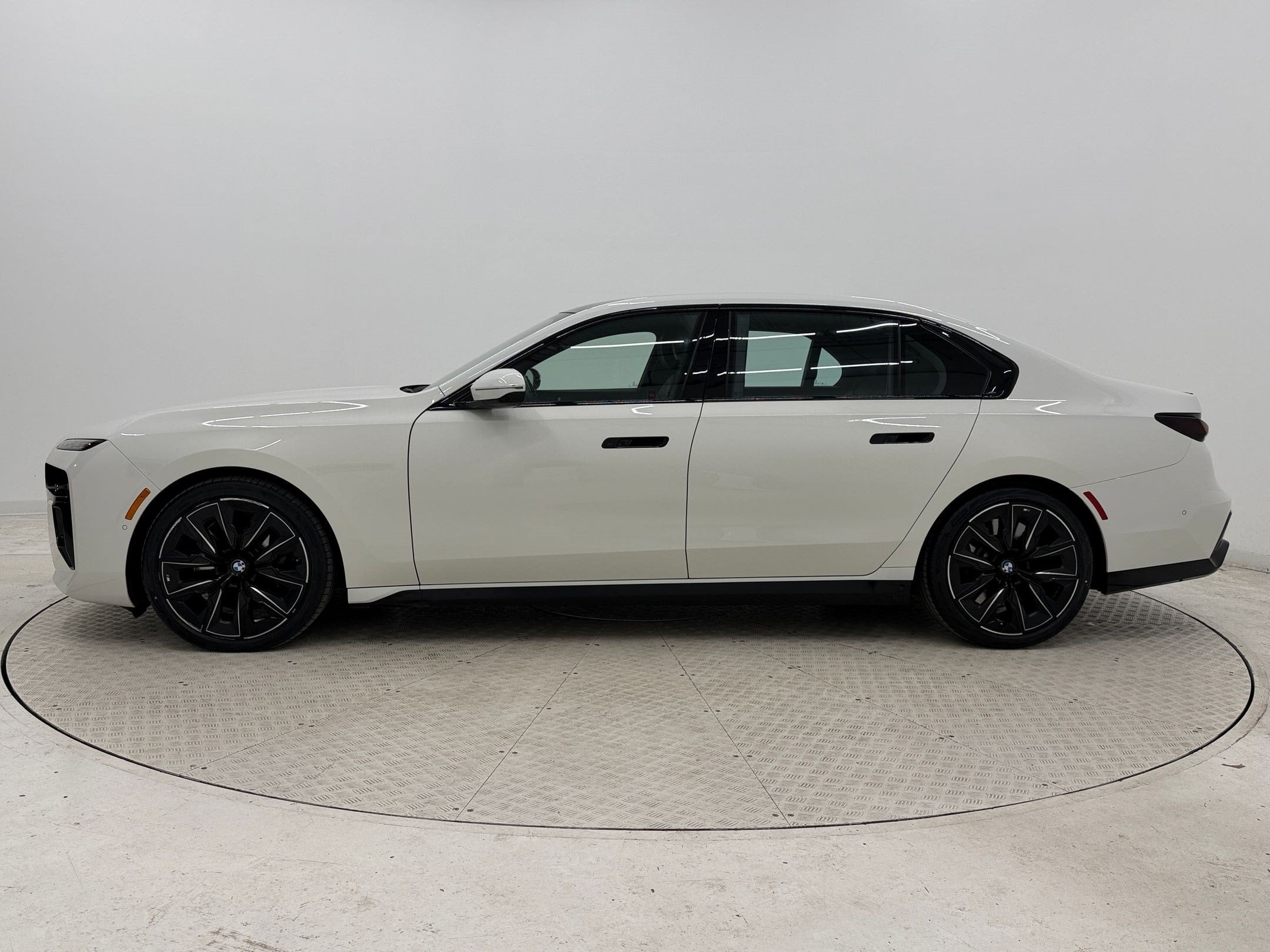 bmw 7 series 2024 WBA33EJ06RCR19185 image bmw 7 series 2024 WBA33EJ06RCR19185 image
